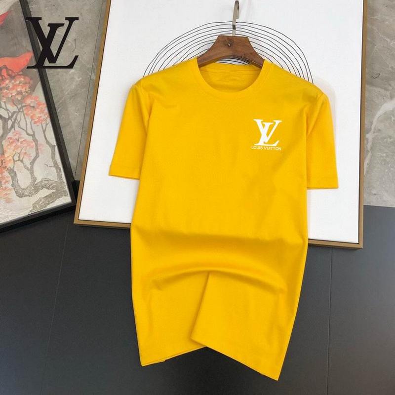 Louis Vuitton Men's T-shirts 93